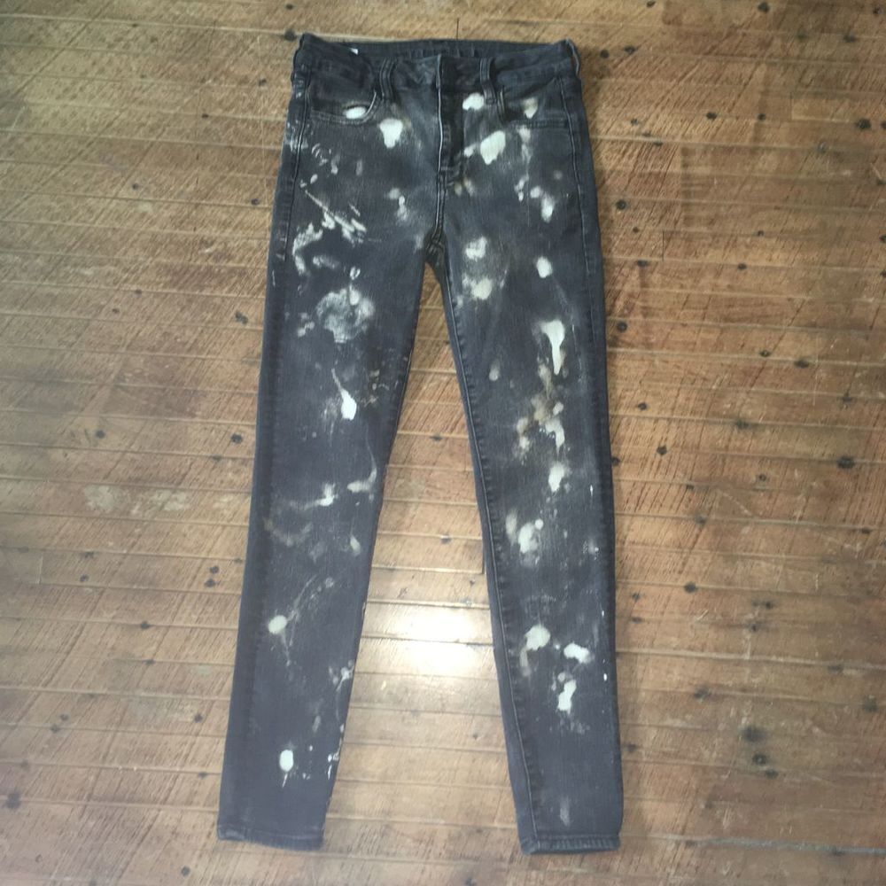 American Eagle black acid wash size 8 hi-rise mom jeans jeggings